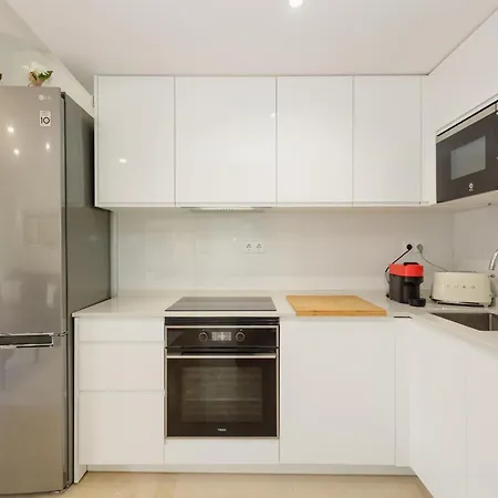 Cozy Apartment, With Mountain Views And Large Private Terrace, On The Golden Mile, Apartment Marbella