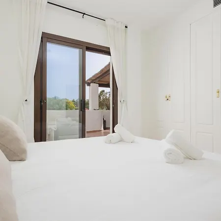 Cozy Apartment, With Mountain Views And Large Private Terrace, On The Golden Mile, Apartment Marbella