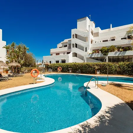 Cozy Apartment, With Mountain Views And Large Private Terrace, On The Golden Mile, Apartment Marbella